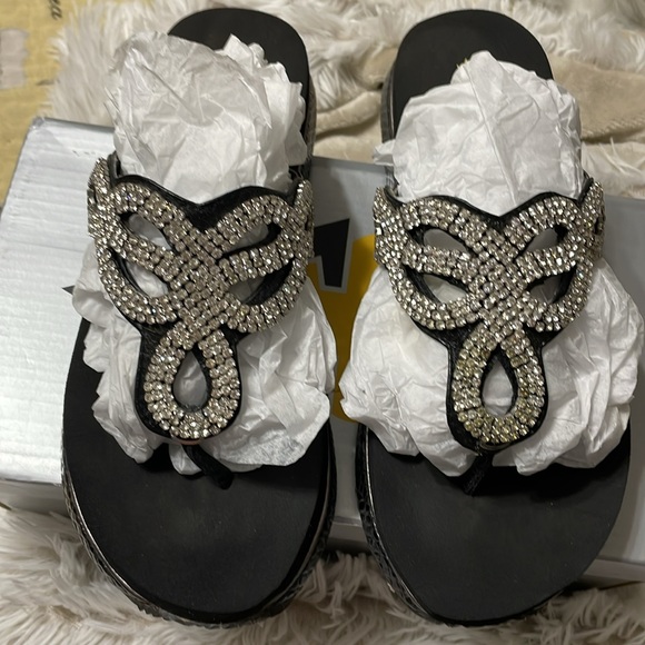 Practically new wore once - Picture 7 of 7